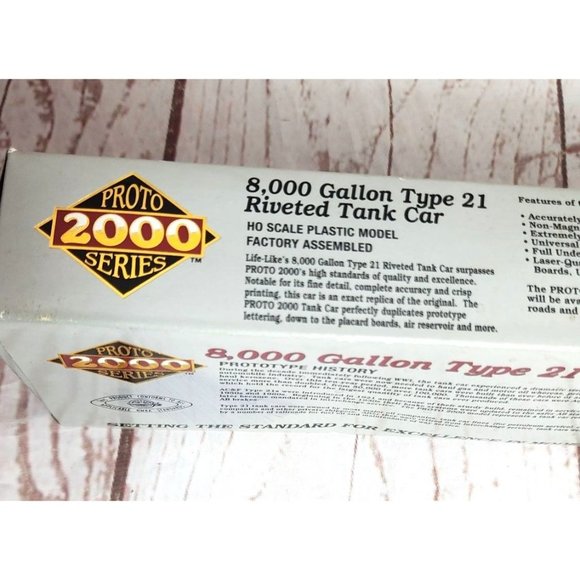 Life Like Trains Proto 2000 Series 8000 Gallon Riveted Tank Car Model Train - Picture 9 of 16